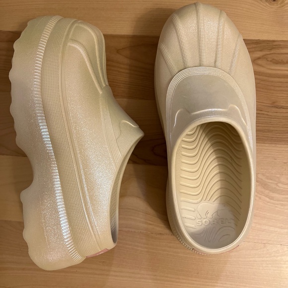 Sorel clogs NWOT - Picture 2 of 4